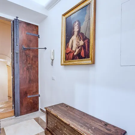 Flats Via Delle Muratte 2mins To Trevi Fountain *