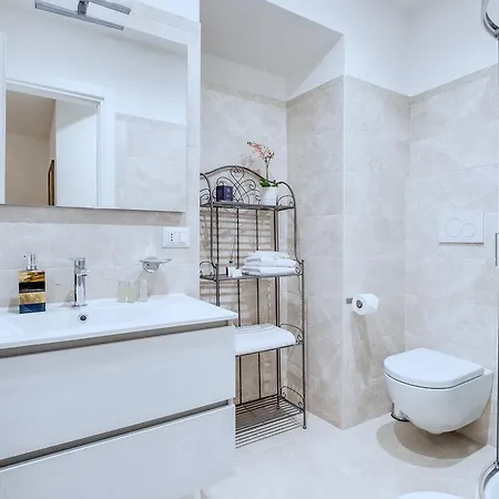 Apartment Flats Via Delle Muratte 2mins To Trevi Fountain
