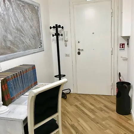 Roxy's In Apartment *