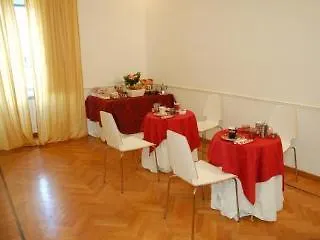 Luiza Vatican House Rom