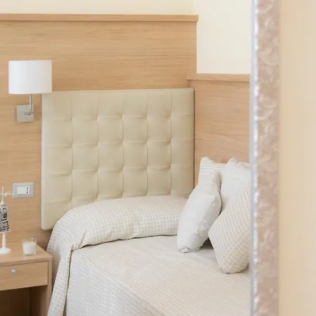 מלון Esposizione Palace 2*
