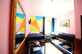 Alessandro Downtown & Bar Hostel *