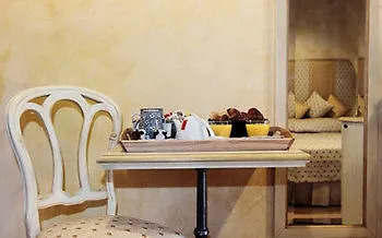 Condotti 2* روما