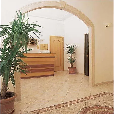 Hotel Embassy 3*