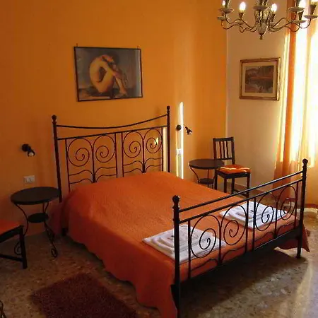 Bed & Breakfast 2 Passi Al Colosseo Řím