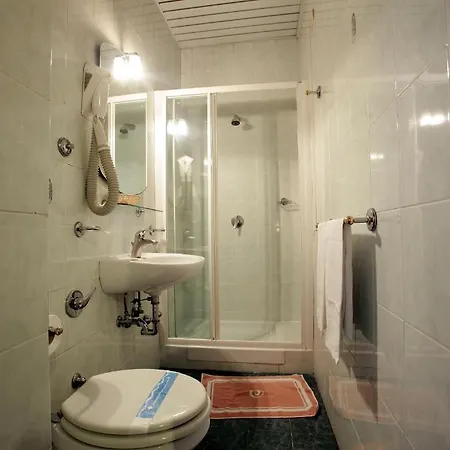 Hotel Embassy 3*