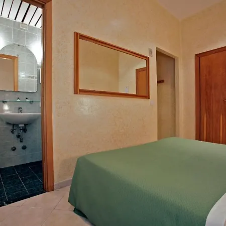 Embassy Hotel 3*