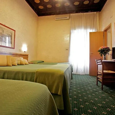 Hotel Embassy 3*
