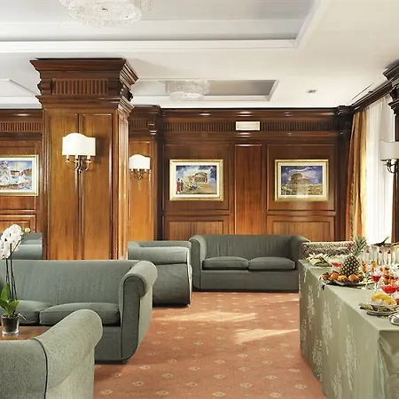 Hotel Beverly Hills 4*