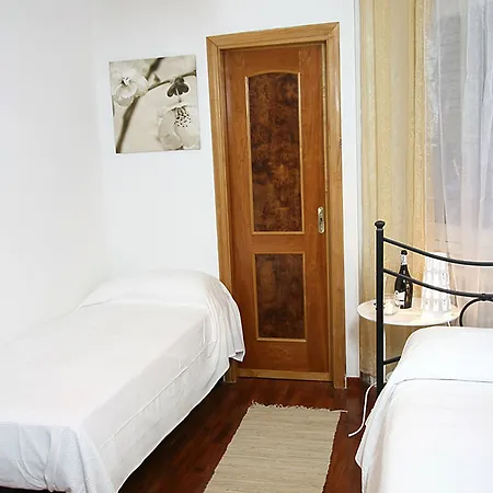 Bed & Breakfast The Empire 3*