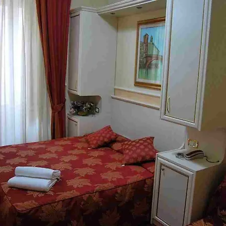 Hotell Anfiteatro Flavio 3*