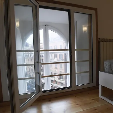 Lo Apartment *