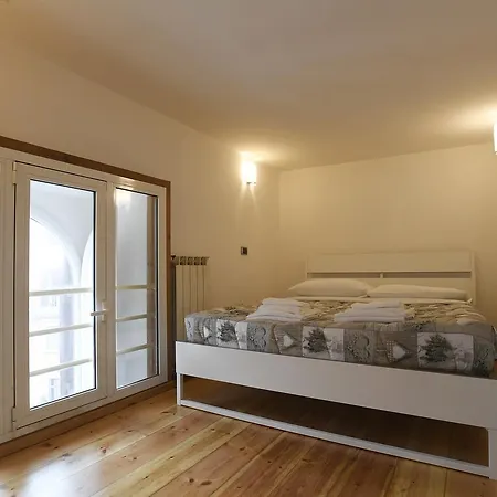 Lo Apartment *