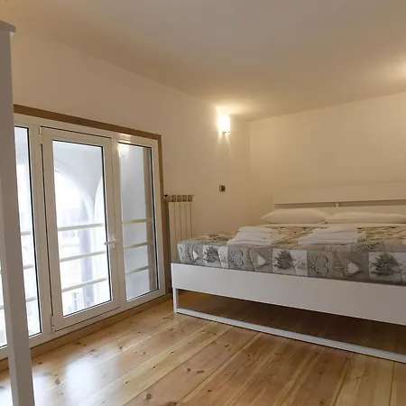 Apartment Lo *
