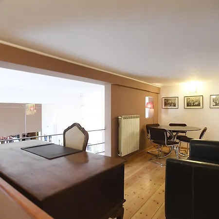 Lo Apartment *