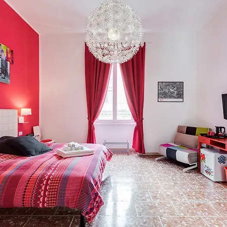 Bed & Breakfast 2 Passi Al Colosseo Řím