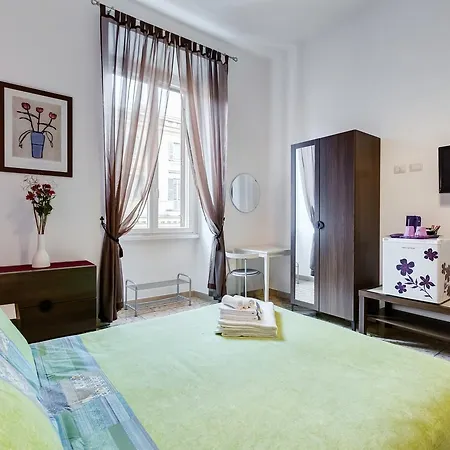2 Passi Al Colosseo Bed & Breakfast 2*