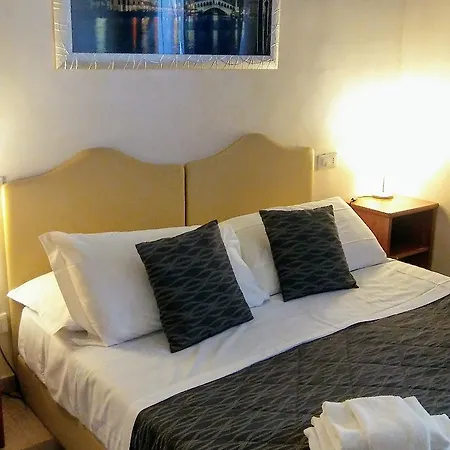 Amoroma Domus Bed & Breakfast Rome