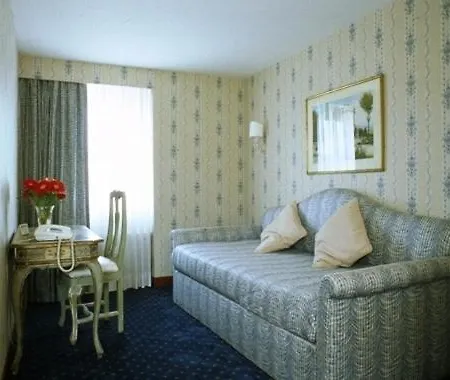 Commodore Hotel 4*