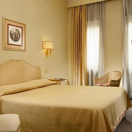 Commodore Hotel 4*