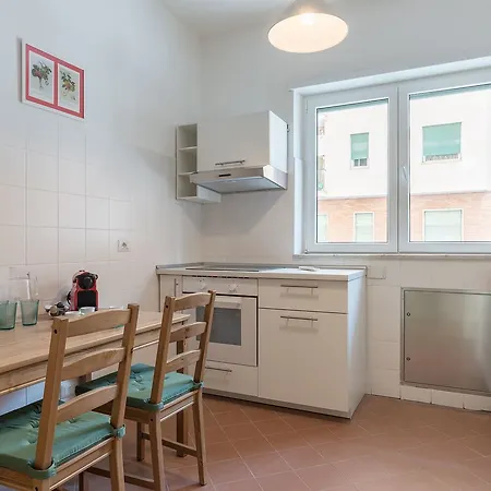 Apartment Red & White Vatican *