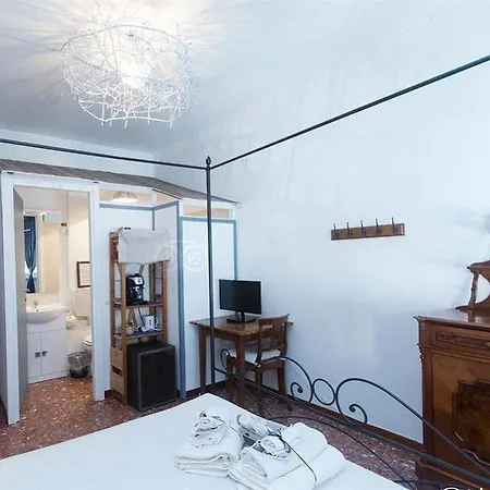 Le Fate Bed and breakfast 2*