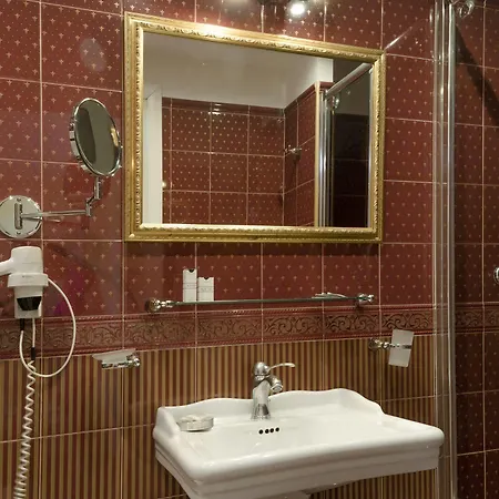 Relais Frattina Konukevi 2*