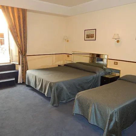 Garda Hotel 3*