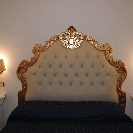 Virginia Hotel 2*