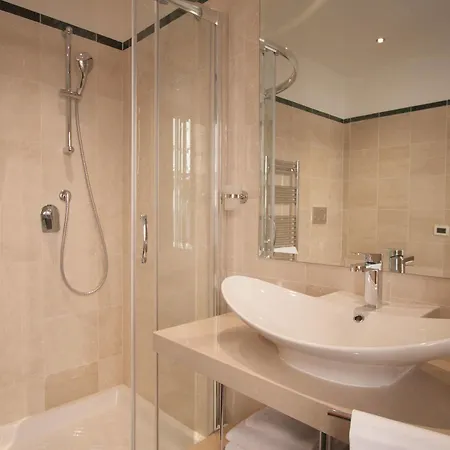 Laurentia Hotel 3*