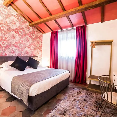 Hotel The Place 217 Rom
