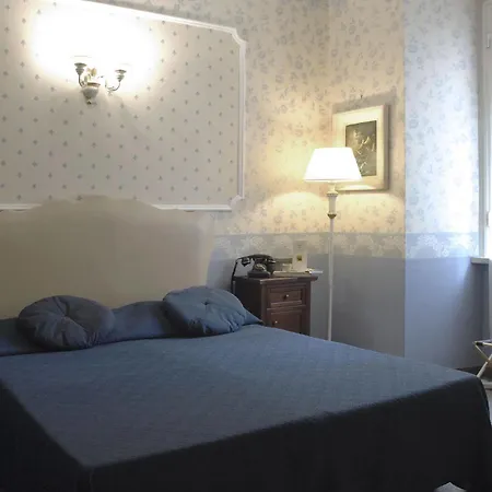 Elyse' Hotel
