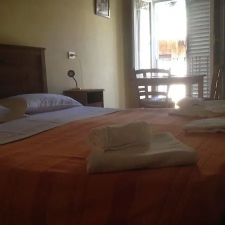 Hotel Casa De Luca A Campo De Fiori 3*