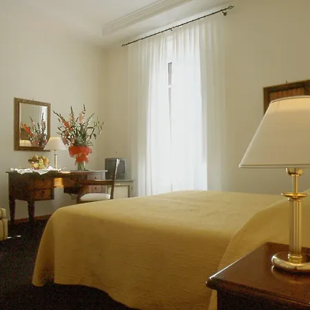 Bed & Breakfast La Maison Royale 3*