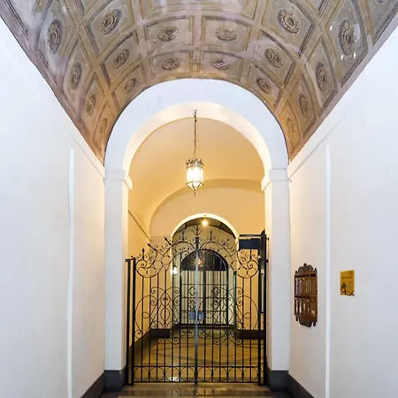 Domus Spagna Capo Le Case Bed & Breakfast 3*