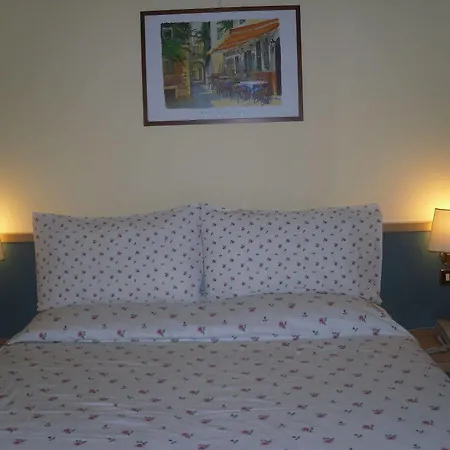 Castelfidardo 2* Rome
