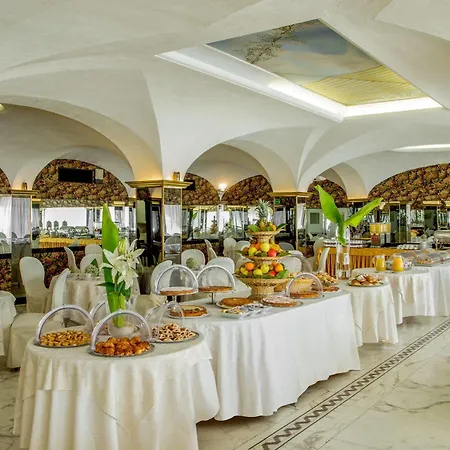 Hotel Shangri-la By Omnia 4*