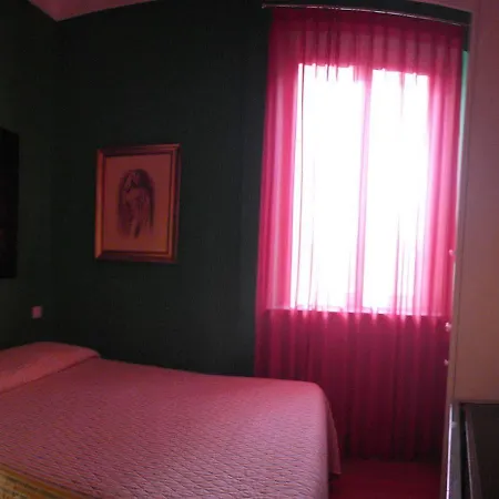La Casa Di Piero Al Vaticano Bed & Breakfast 2*