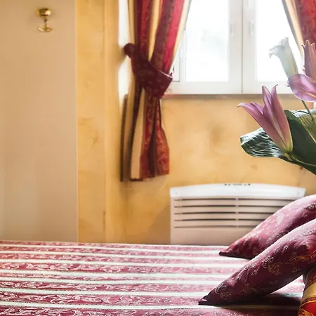 Domus Trevi Bed & Breakfast 3*