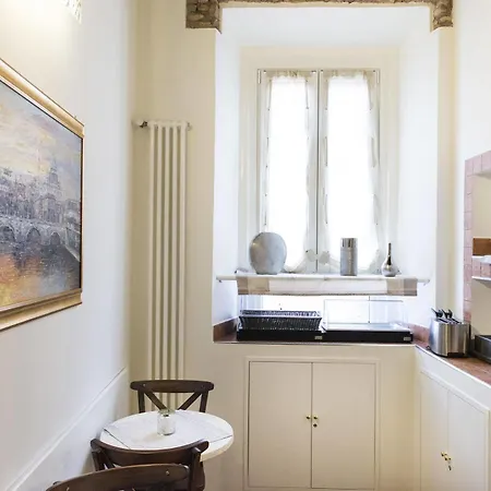 Domus Trevi Bed & Breakfast