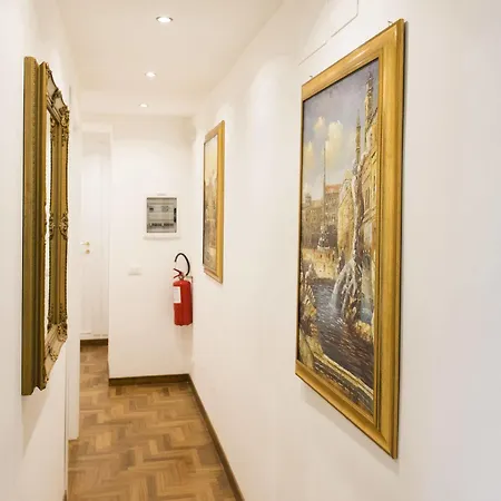 Domus Trevi Bed & Breakfast