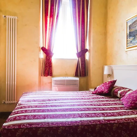 Domus Trevi Bed & Breakfast 3*