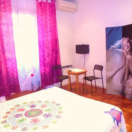 Max House Bed and Breakfast 2*