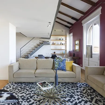 Six-bedroom On Lungotevere Degli Altoviti Apt 19 * Rome