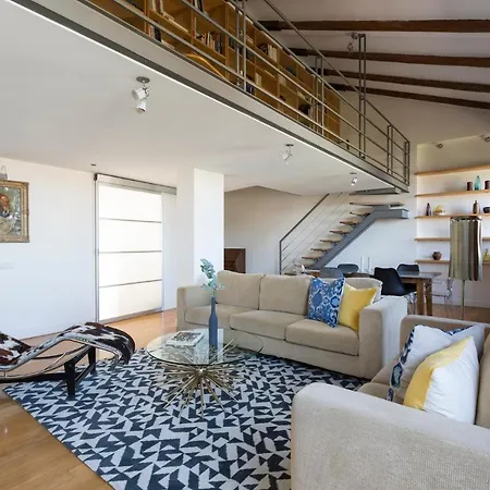 Six-bedroom On Lungotevere Degli Altoviti Apt 19 *
