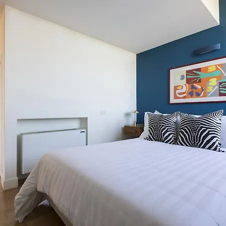 Six-bedroom On Lungotevere Degli Altoviti Apt 19