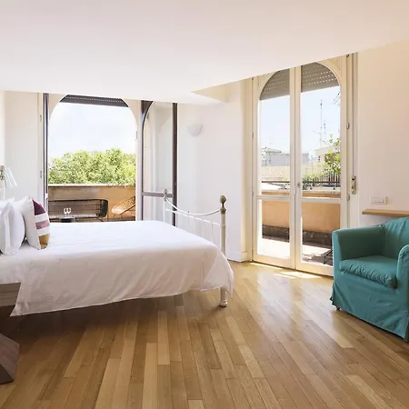 Six-bedroom On Lungotevere Degli Altoviti Apt 19 Aparthotel Rome