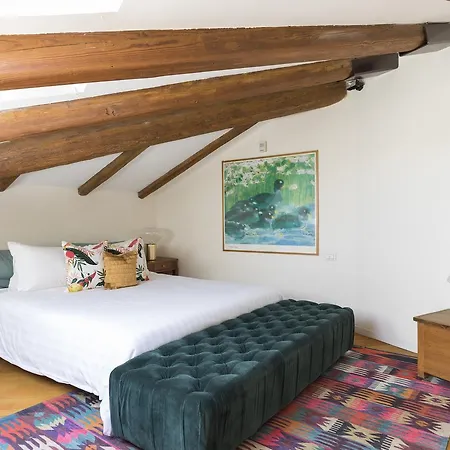Six-bedroom On Lungotevere Degli Altoviti Apt 19 Rome