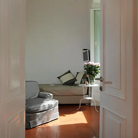 Domus Croce Bed & Breakfast Roma