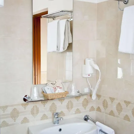 Arco Di Travertino Hotel